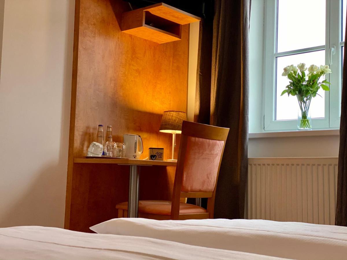 Waitzingers Hotel *